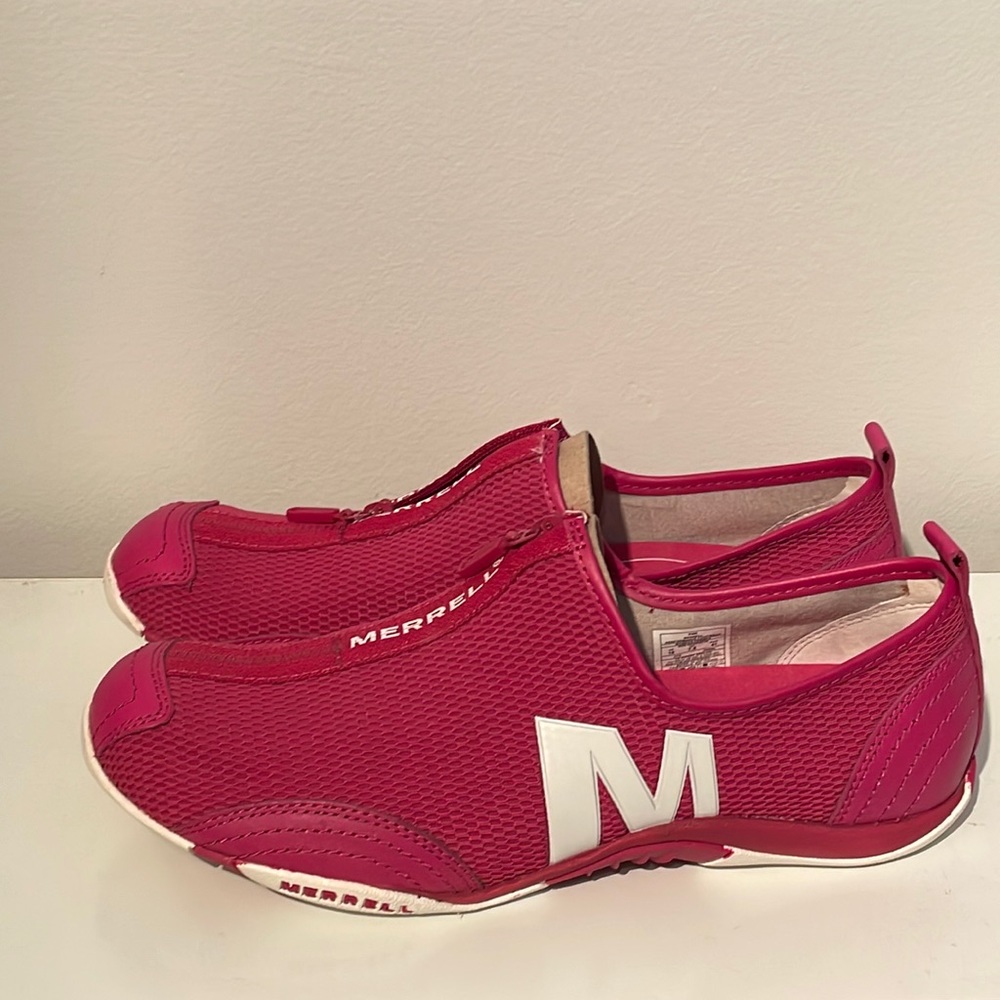 New Merrell zip up tennis shoes, size 10